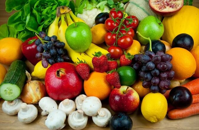 Trái cây tươi với rau và quả